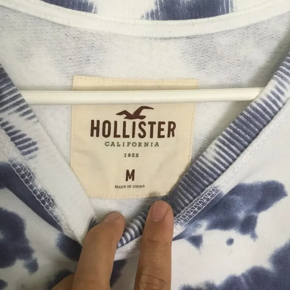 Hollister Co. Men's Blue and White Crewneck Sweatshirt